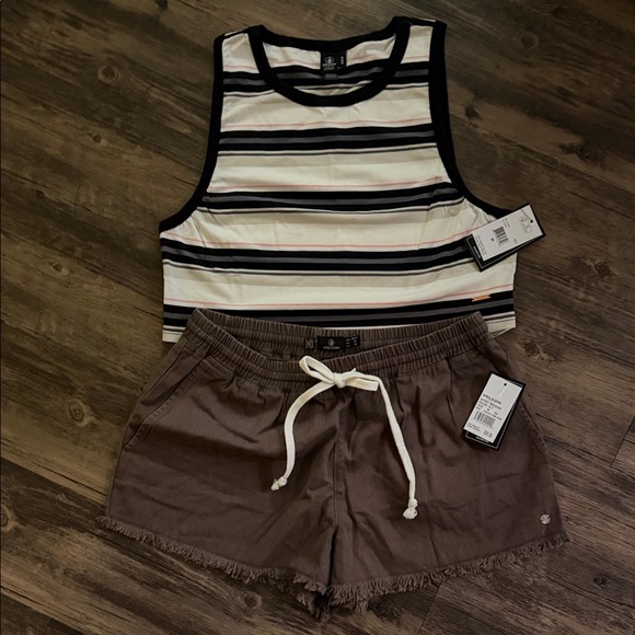 Volcom Pants - Volcom Black and White Striped Top with Brown Shorts size Medium